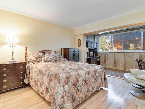 104-2050 White Birch Rd, Sidney, BC - Indoor Photo Showing Bedroom