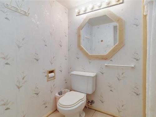 104-2050 White Birch Rd, Sidney, BC - Indoor Photo Showing Bathroom