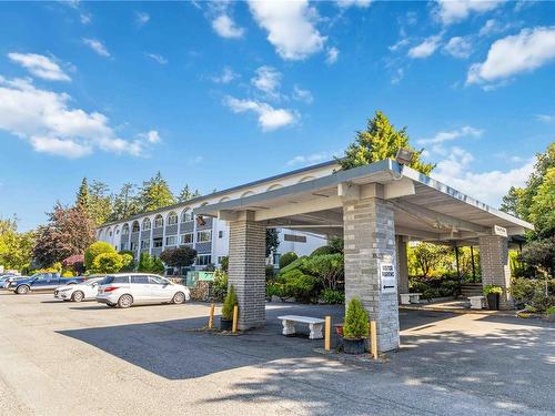 104-2050 White Birch Rd, Sidney, BC - Outdoor