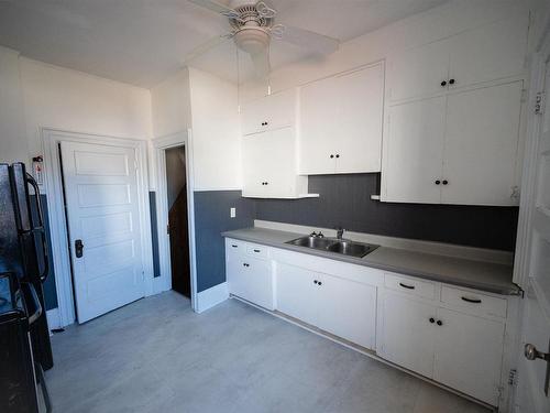 1203 Sprague Street, Thunder Bay, ON - Indoor Photo Showing Kitchen With Double Sink