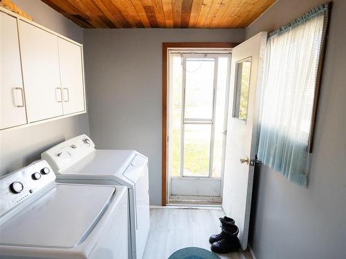 1203 Sprague Street, Thunder Bay, ON - Indoor Photo Showing Laundry Room