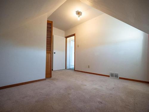 1203 Sprague Street, Thunder Bay, ON - Indoor Photo Showing Other Room