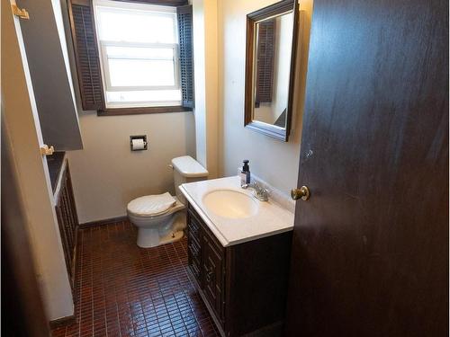 1203 Sprague Street, Thunder Bay, ON - Indoor Photo Showing Bathroom