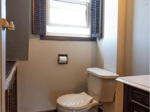 1203 Sprague Street, Thunder Bay, ON - Indoor Photo Showing Bathroom