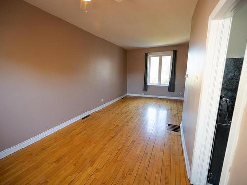 1203 Sprague Street, Thunder Bay, ON - Indoor Photo Showing Other Room