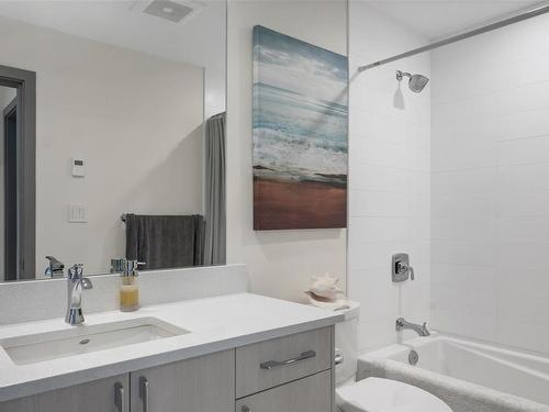 404-2777 North Beach Dr, Campbell River, BC - Indoor Photo Showing Bathroom