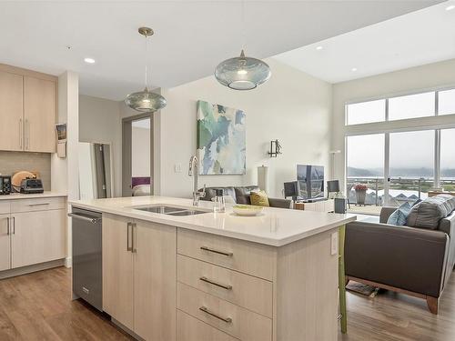 404-2777 North Beach Dr, Campbell River, BC - Indoor Photo Showing Kitchen With Double Sink With Upgraded Kitchen