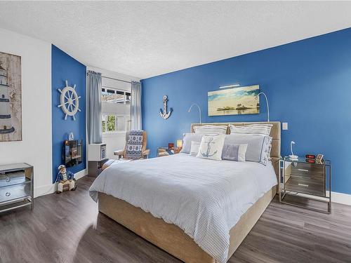 304-9717 Third St, Sidney, BC - Indoor Photo Showing Bedroom