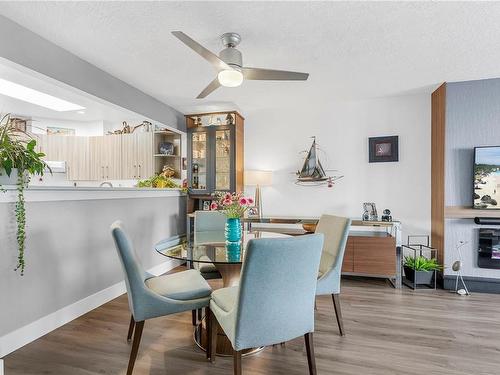 304-9717 Third St, Sidney, BC - Indoor Photo Showing Dining Room