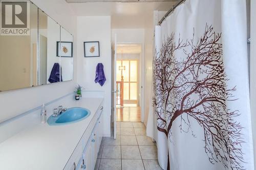 8119 Purves Road, Summerland, BC - Indoor Photo Showing Bathroom