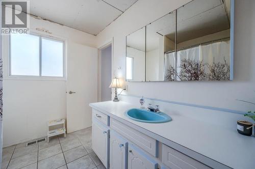 8119 Purves Road, Summerland, BC - Indoor Photo Showing Bathroom