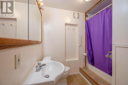 8119 Purves Road, Summerland, BC - Indoor Photo Showing Bathroom