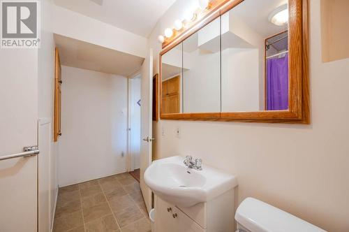 8119 Purves Road, Summerland, BC - Indoor Photo Showing Bathroom