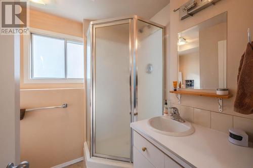 8119 Purves Road, Summerland, BC - Indoor Photo Showing Bathroom