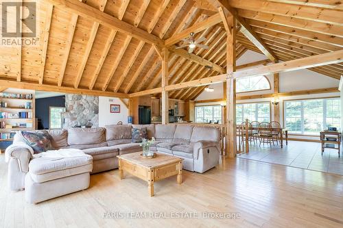 2140 Old Second Road S, Springwater, ON - Indoor Photo Showing Living Room