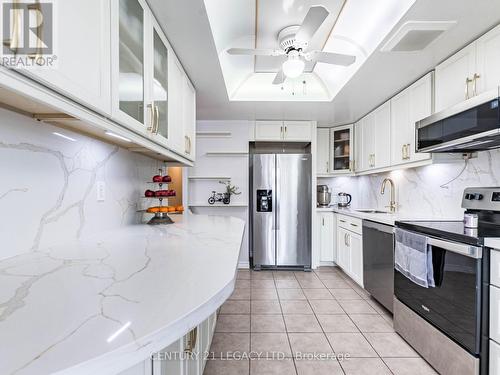 1402 - 8 Lisa Street E, Brampton, ON - Indoor Photo Showing Kitchen