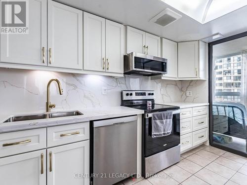 1402 - 8 Lisa Street E, Brampton, ON - Indoor Photo Showing Kitchen With Upgraded Kitchen