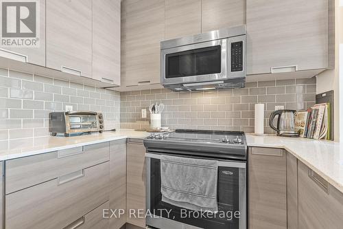 1901 - 75 Eglinton Avenue W, Mississauga, ON - Indoor Photo Showing Kitchen With Upgraded Kitchen