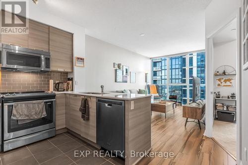 1901 - 75 Eglinton Avenue W, Mississauga, ON - Indoor Photo Showing Kitchen