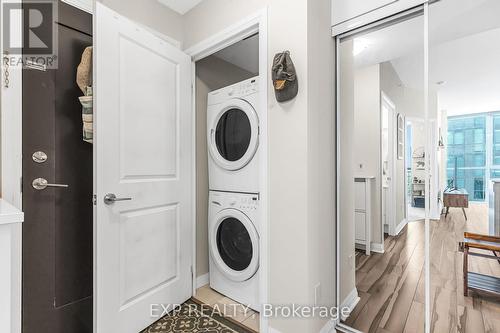 1901 - 75 Eglinton Avenue W, Mississauga, ON - Indoor Photo Showing Laundry Room