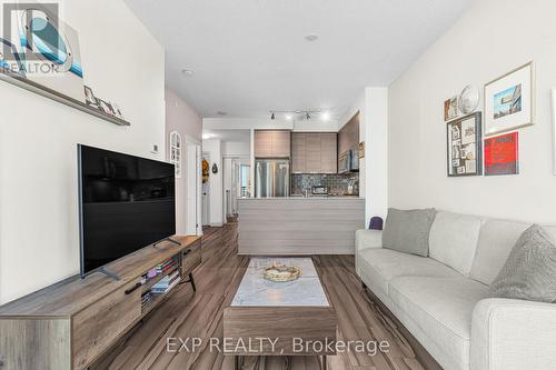 1901 - 75 Eglinton Avenue W, Mississauga, ON - Indoor Photo Showing Living Room