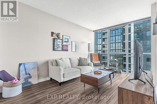 1901 - 75 Eglinton Avenue W, Mississauga, ON - Indoor Photo Showing Living Room