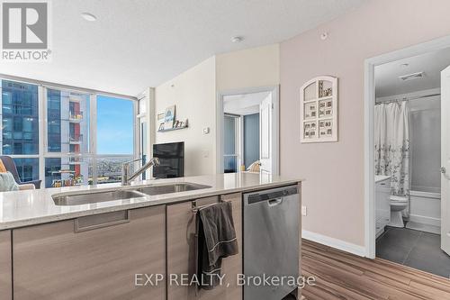 1901 - 75 Eglinton Avenue W, Mississauga, ON - Indoor Photo Showing Kitchen With Double Sink