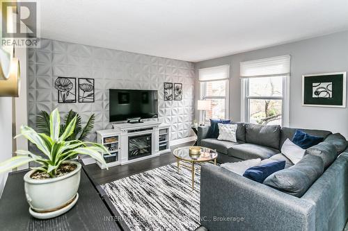 35 - 1360 Hampton Street, Oakville, ON - Indoor Photo Showing Living Room