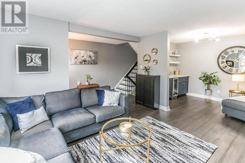 35 - 1360 Hampton Street, Oakville, ON - Indoor Photo Showing Living Room