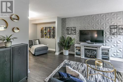 35 - 1360 Hampton Street, Oakville, ON - Indoor Photo Showing Living Room