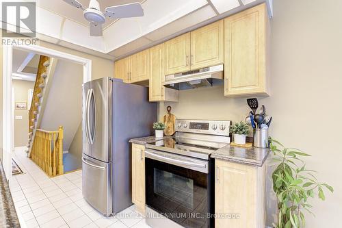 48 Heathcliffe Square, Brampton, ON - Indoor Photo Showing Kitchen