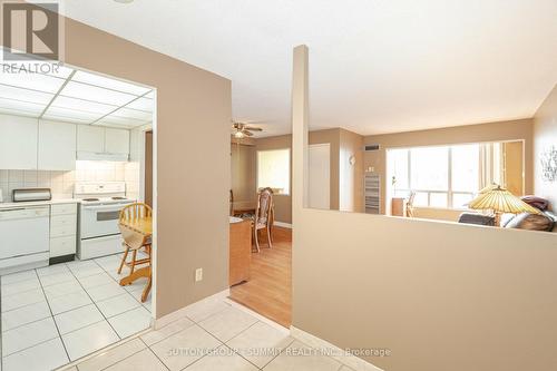 1808 - 115 Hillcrest Avenue, Mississauga, ON - Indoor Photo Showing Kitchen