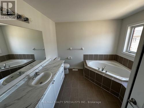 16 Huntsworth Avenue, Thorold, ON - Indoor Photo Showing Bathroom