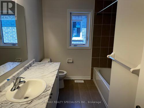 16 Huntsworth Avenue, Thorold, ON - Indoor Photo Showing Bathroom