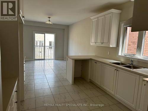 16 Huntsworth Avenue, Thorold, ON - Indoor Photo Showing Kitchen With Double Sink