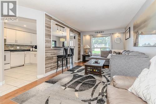 109 Hawkins Drive, Cambridge, ON - Indoor Photo Showing Living Room