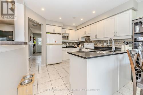 109 Hawkins Drive, Cambridge, ON - Indoor Photo Showing Kitchen