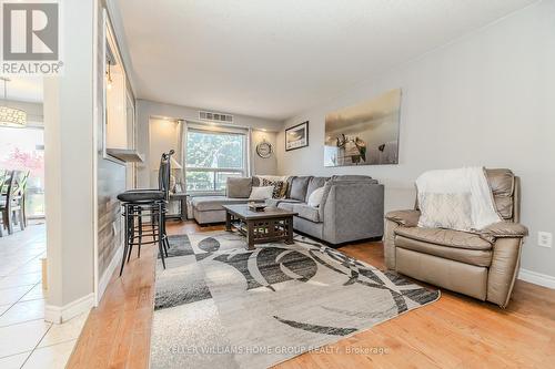 109 Hawkins Drive, Cambridge, ON - Indoor Photo Showing Living Room