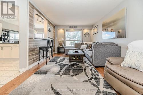 109 Hawkins Drive, Cambridge, ON - Indoor Photo Showing Living Room