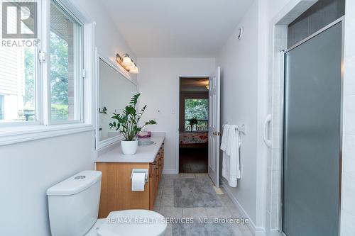 757 Guildwood Boulevard, London, ON - Indoor Photo Showing Bathroom