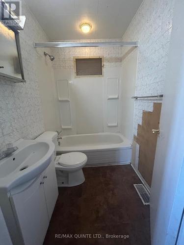 30 Hollen Street, Quinte West, ON - Indoor Photo Showing Bathroom