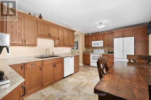 3292 Burnham Street N, Cobourg, ON - Indoor Photo Showing Kitchen