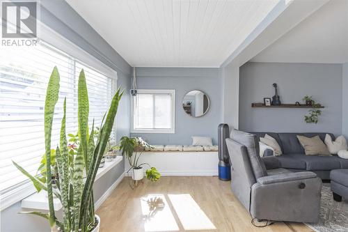 453 John St, Sault Ste. Marie, ON - Indoor Photo Showing Living Room