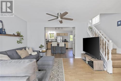 453 John St, Sault Ste. Marie, ON - Indoor Photo Showing Living Room