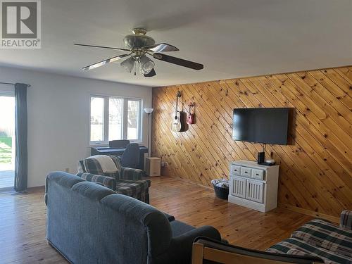 235 Federation St, Thessalon, ON - Indoor Photo Showing Living Room