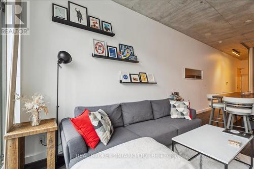 450 - 33 Mill Street, Toronto, ON - Indoor Photo Showing Living Room