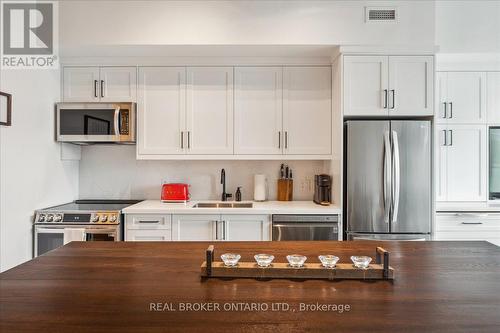 450 - 33 Mill Street, Toronto, ON - Indoor Photo Showing Kitchen