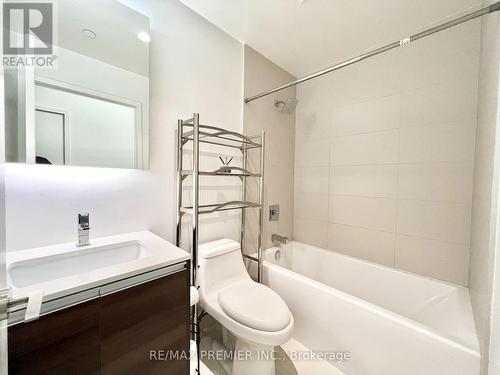 826 - 1190 Dundas Street E, Toronto, ON - Indoor Photo Showing Bathroom