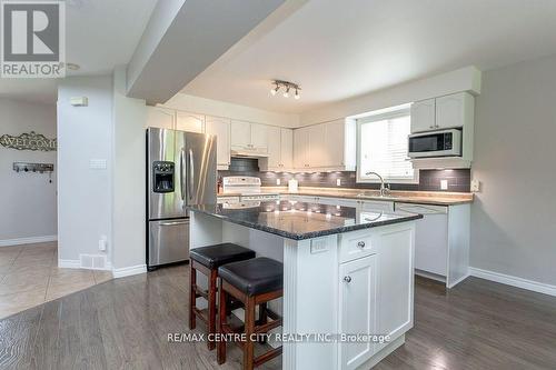 2 Edgewell Crescent, St. Thomas, ON - Indoor Photo Showing Kitchen With Upgraded Kitchen