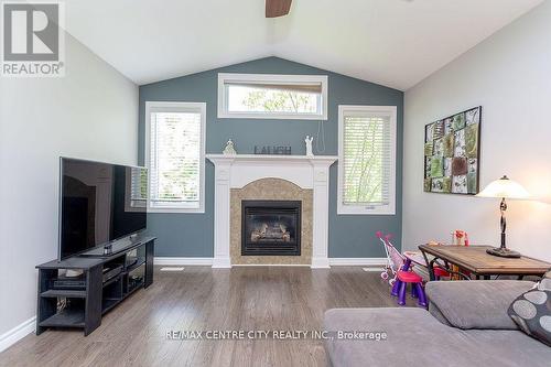 2 Edgewell Crescent, St. Thomas, ON - Indoor Photo Showing Living Room With Fireplace